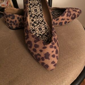 Leopard print pointed flats